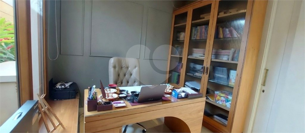Casa à venda com 5 quartos, sendo 4 suítes, no condomínio Portal dos Oitis, Araraquara - SP