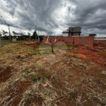 LOTE DE ESQUINA NO CONDOMINIO RESIDENCIAL DAMHA IV