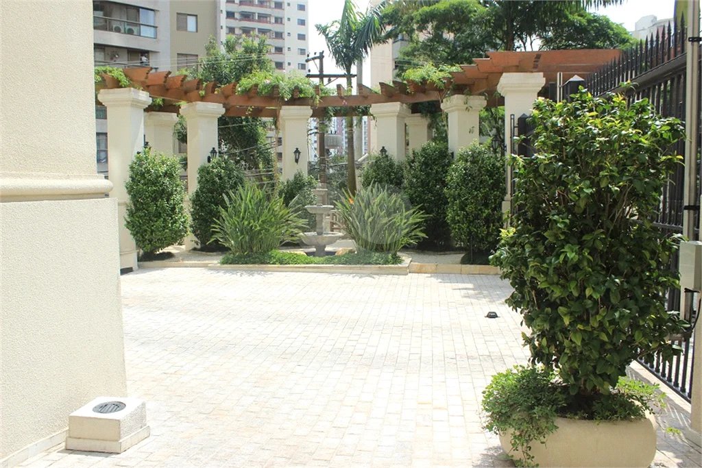 Apartamento na Vila Mariana com 5 dormitórios 04 suítes à venda