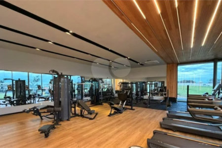 Indaiatuba - Condominio Villa Sapezal - 318 m² de Terreno - 230 m² de Área Construída - 3 suítes, sendo 1 Master com closet planejado - Sala de TV - Sala de estar integrada à Sala de jantar - Cozinha com móveis planejados - Despensa - Escritório planejado - Lavabo - Piscina com preparação para aquec