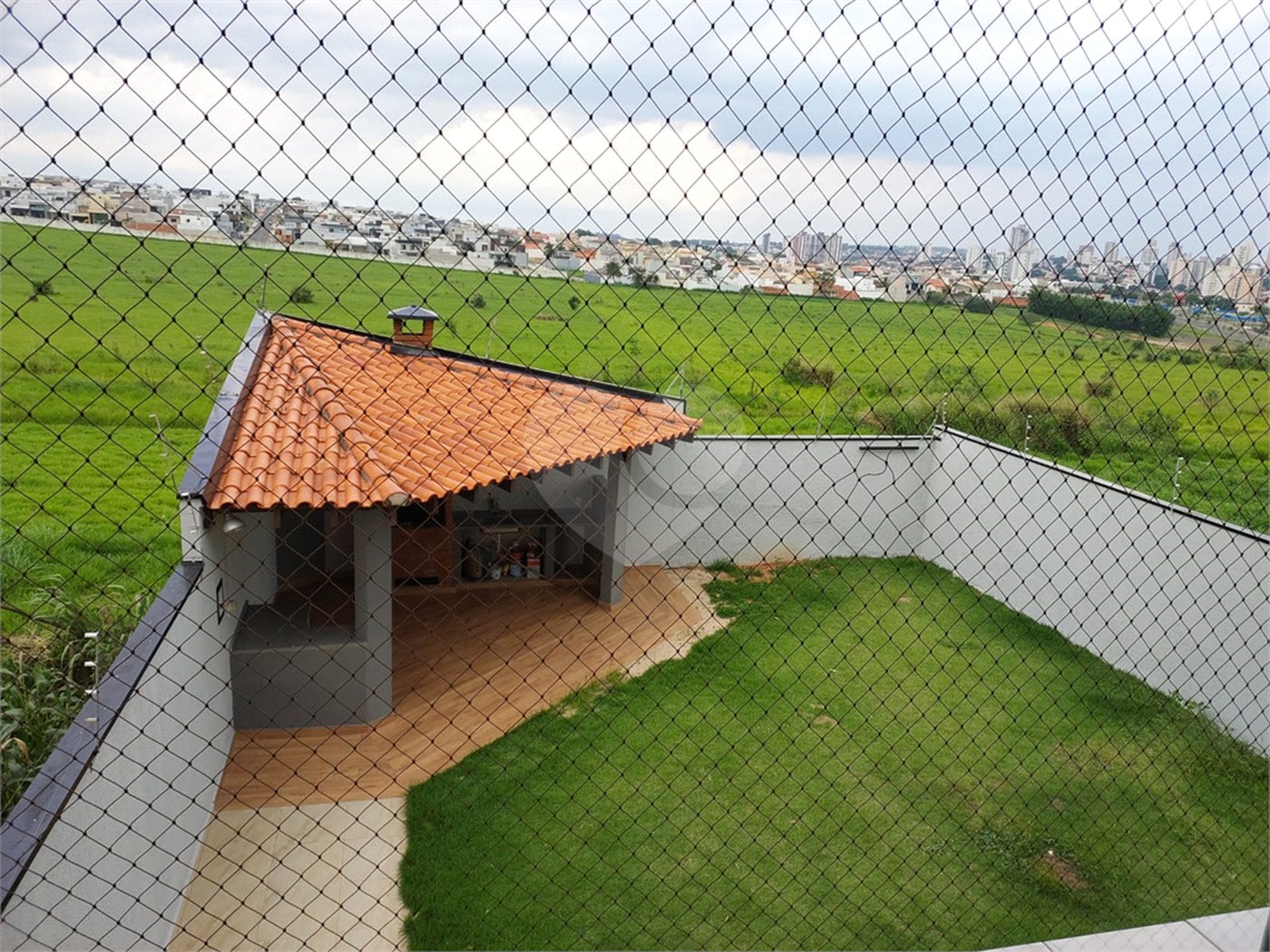 Sobrado à venda com 3 quartos, sendo 1 suíte,  em Jardim Regina, Indaiatuba, SP