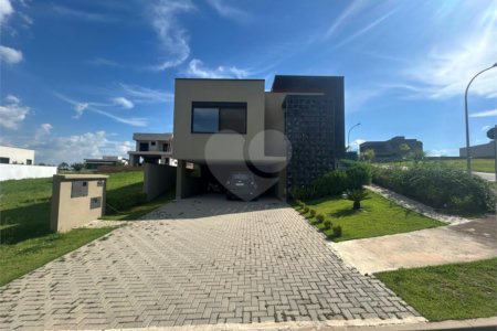 Casa à venda com 3 suítes no condomínio Alphaville Castelo, Itu - SP