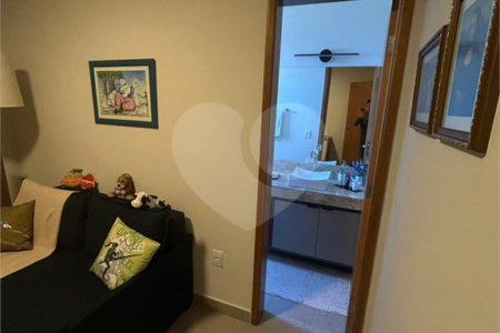 Sobrado à venda com 4 quartos, sendo 3 suítes, em Jardim do Lago, Atibaia, SP