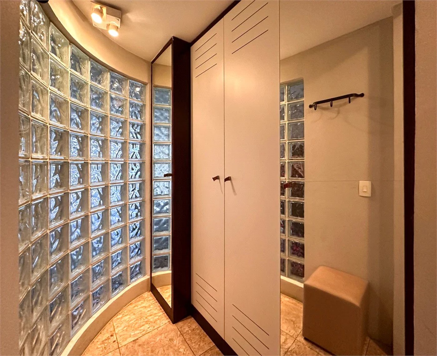 Casa à venda com 3 quartos, sendo 1 suíte, no condomínio Barão do Triunfo, São Paulo - SP
