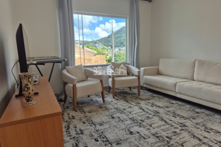 Casa à venda no bairro Recreio Maristela em Atibaia com linda vista para as montanhas
