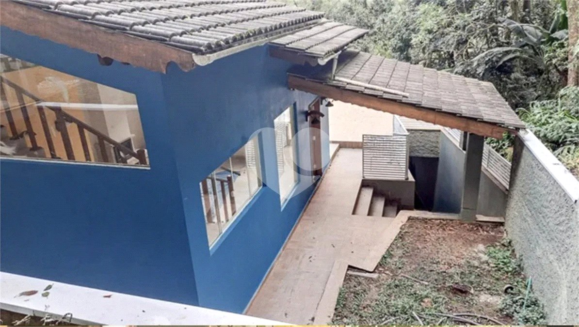 Casa à venda com 3 quartos, sendo 1 suíte, no condomínio Jardim da Montanha I, Mairiporã - SP