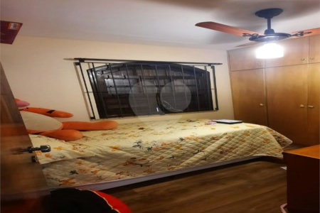 Sobrado à venda com 4 quartos, sendo 1 suíte, em Vila Marari, São Paulo, SP