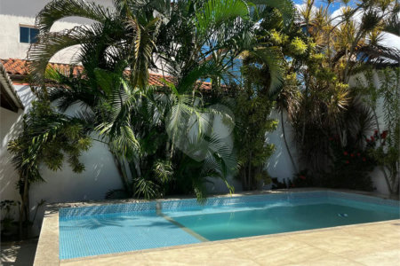 Casa à venda com 4 quartos, sendo 2 suítes, em Peró, Cabo Frio, RJ