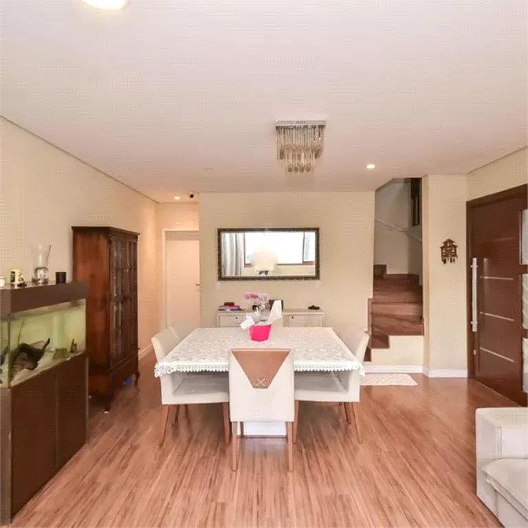 Sobrado à venda com 3 quartos, sendo 1 suíte,  em Vila Morse, São Paulo, SP