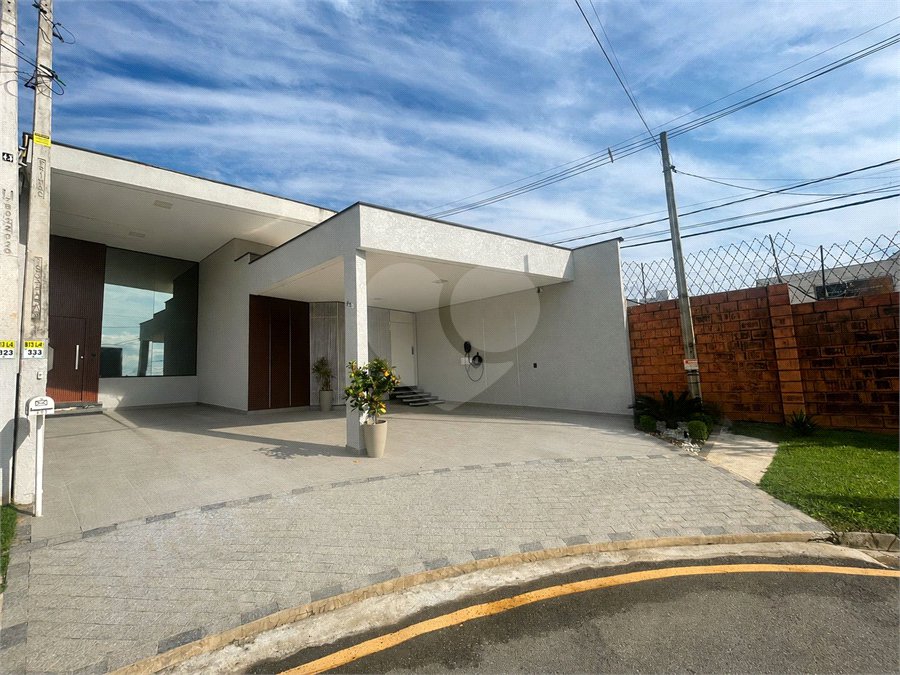 Casa à venda com 3 quartos, sendo 1 suíte, no condomínio Horto Florestal II, Sorocaba - SP