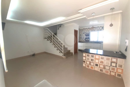 Casa à venda com 3 quartos, sendo 1 suíte, no condomínio Apeu, São Paulo - SP