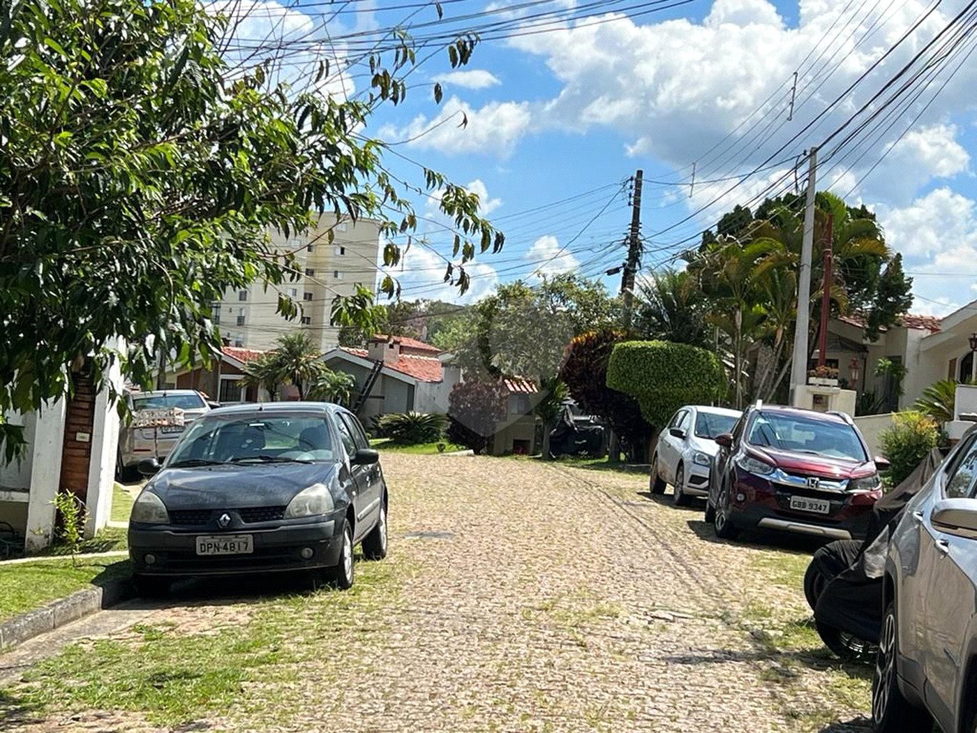 Casa à venda com 2 suítes no condomínio Recanto dos Ipes, Atibaia - SP