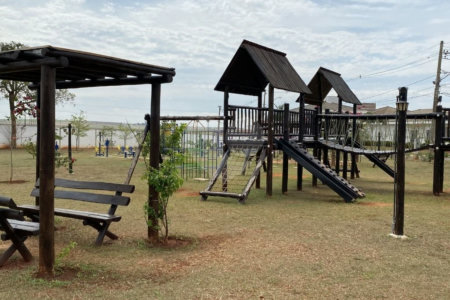 Casa à venda com 3 suítes no condomínio Residencial Terras do Cancioneiro, Paulínia - SP