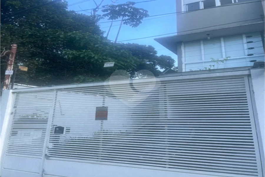 Sobrado à venda com 3 suítes em Horto, São Paulo, SP