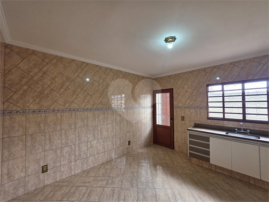 Casa à venda com 4 quartos, sendo 2 suítes,  em Vila Espírito Santo, Sorocaba, SP