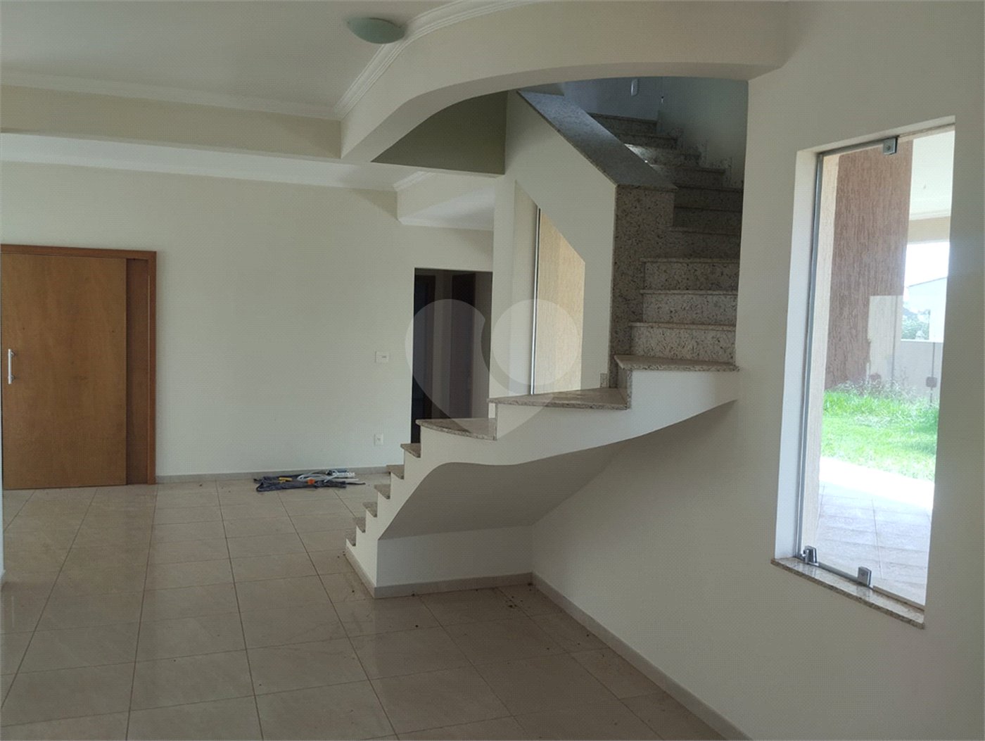 Sobrado à venda com 4 quartos, sendo 3 suítes, em Altos do Jaraguá, Araraquara, SP