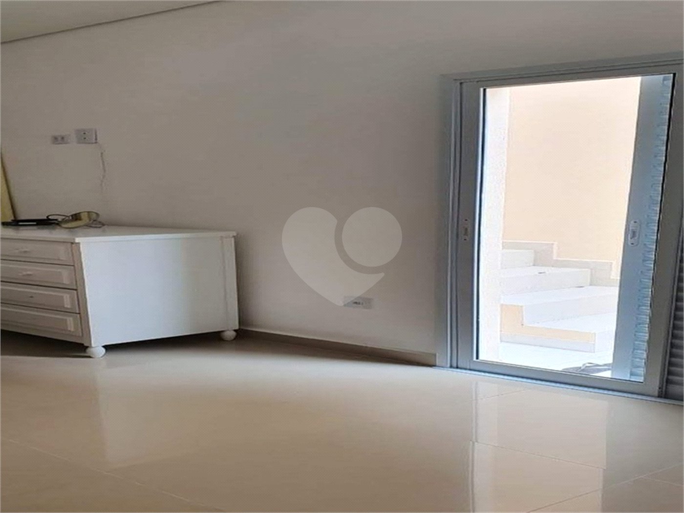 Casa à venda com 3 quartos, sendo 1 suíte, em Vila Santa Rosália, São Roque, SP