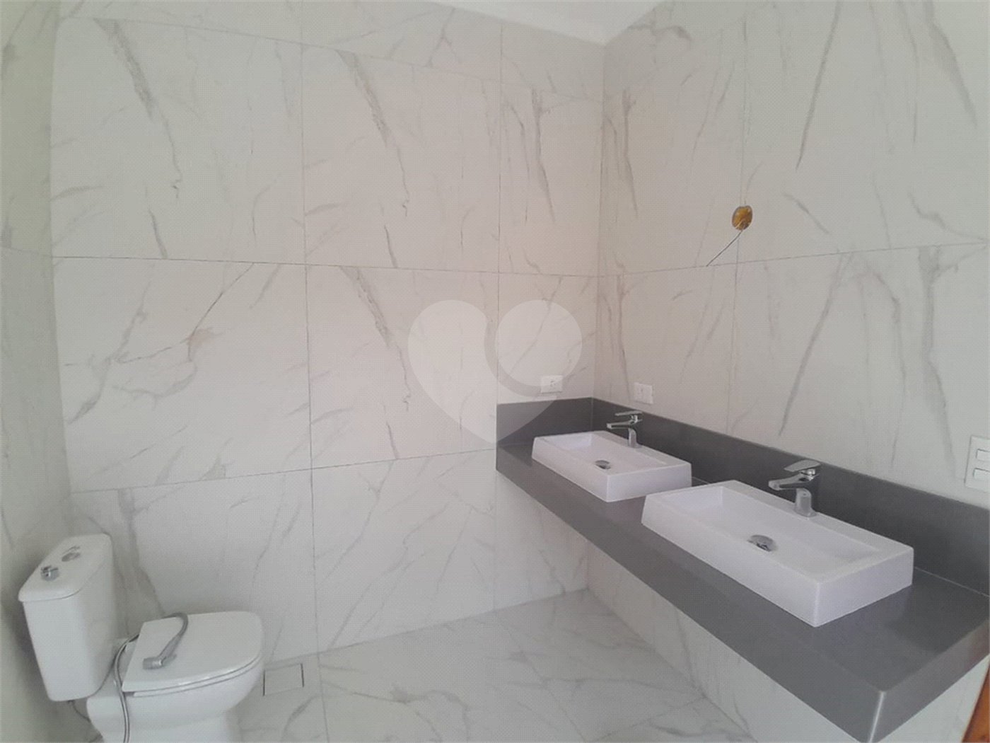 Casa à venda ou para alugar com 3 suítes no condomínio Sausalito, Mairiporã - SP