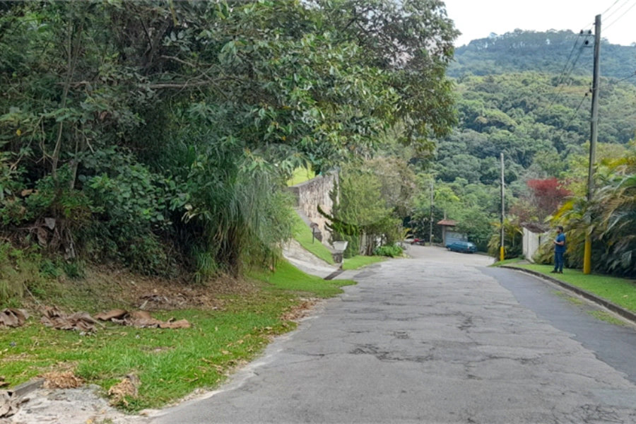 Terreno à venda no condomínio Alpes da Cantareira, Mairiporã - SP