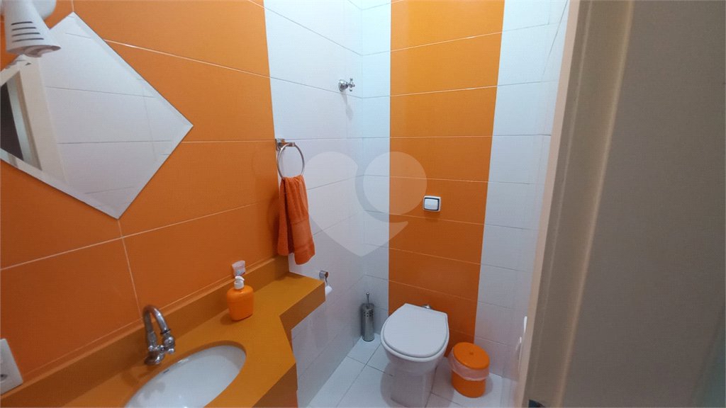 Sobrado à venda com 3 quartos, sendo 1 suíte, em Vila Gomes, São Paulo, SP