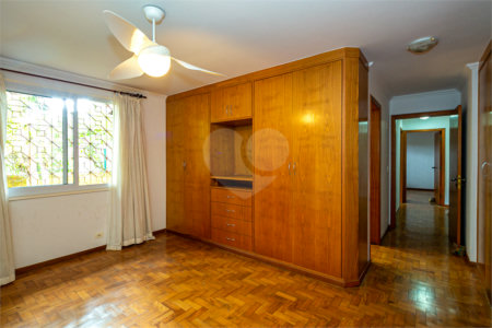 Casa à venda com 4 quartos, sendo 1 suíte, em Jardim Marajoara, São Paulo, SP