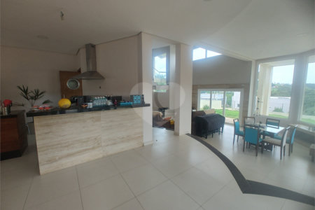 Casa à venda com 5 quartos, sendo 3 suítes, no condomínio Serra da Estrela, Atibaia - SP