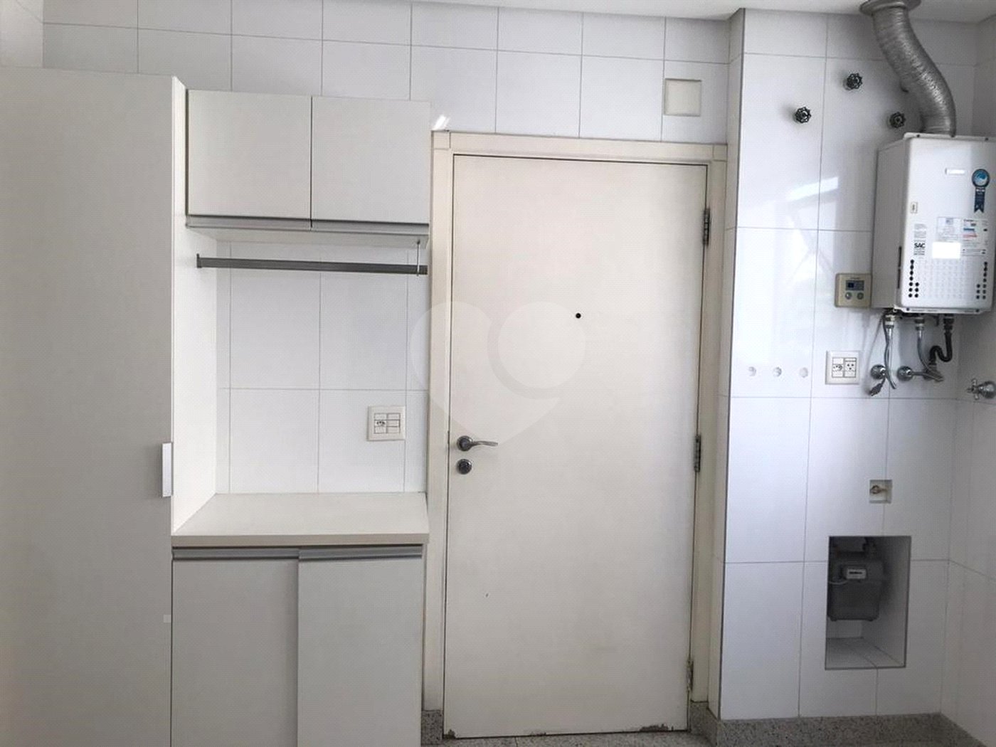 Apto 220 metros no Campo Belo. varanda, 5 vagas, 3 suítes. Visite
