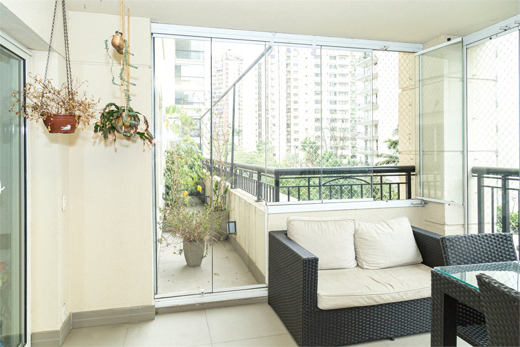 Apartamento à venda com 4 quartos, sendo 2 suítes, em Moema, São Paulo, SP