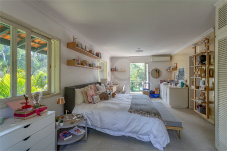 Casa à venda com 6 quartos, sendo 2 suítes, no condomínio Chácara Flora, São Paulo - SP