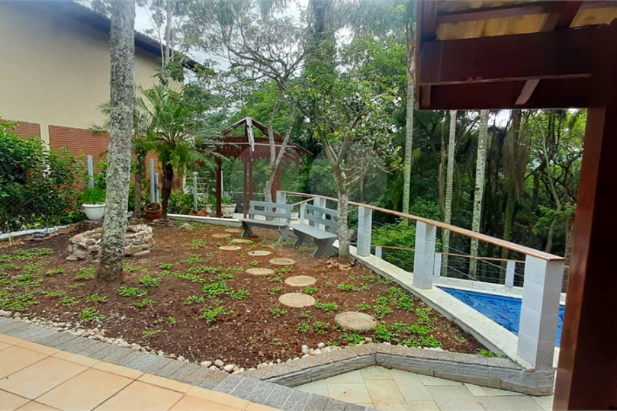 Sobrado à venda com 4 quartos, sendo 3 suítes, em Serra da Cantareira, Mairiporã, SP