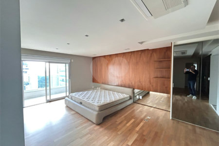 Apartamento à venda com 3 suítes em Moema, São Paulo, SP
