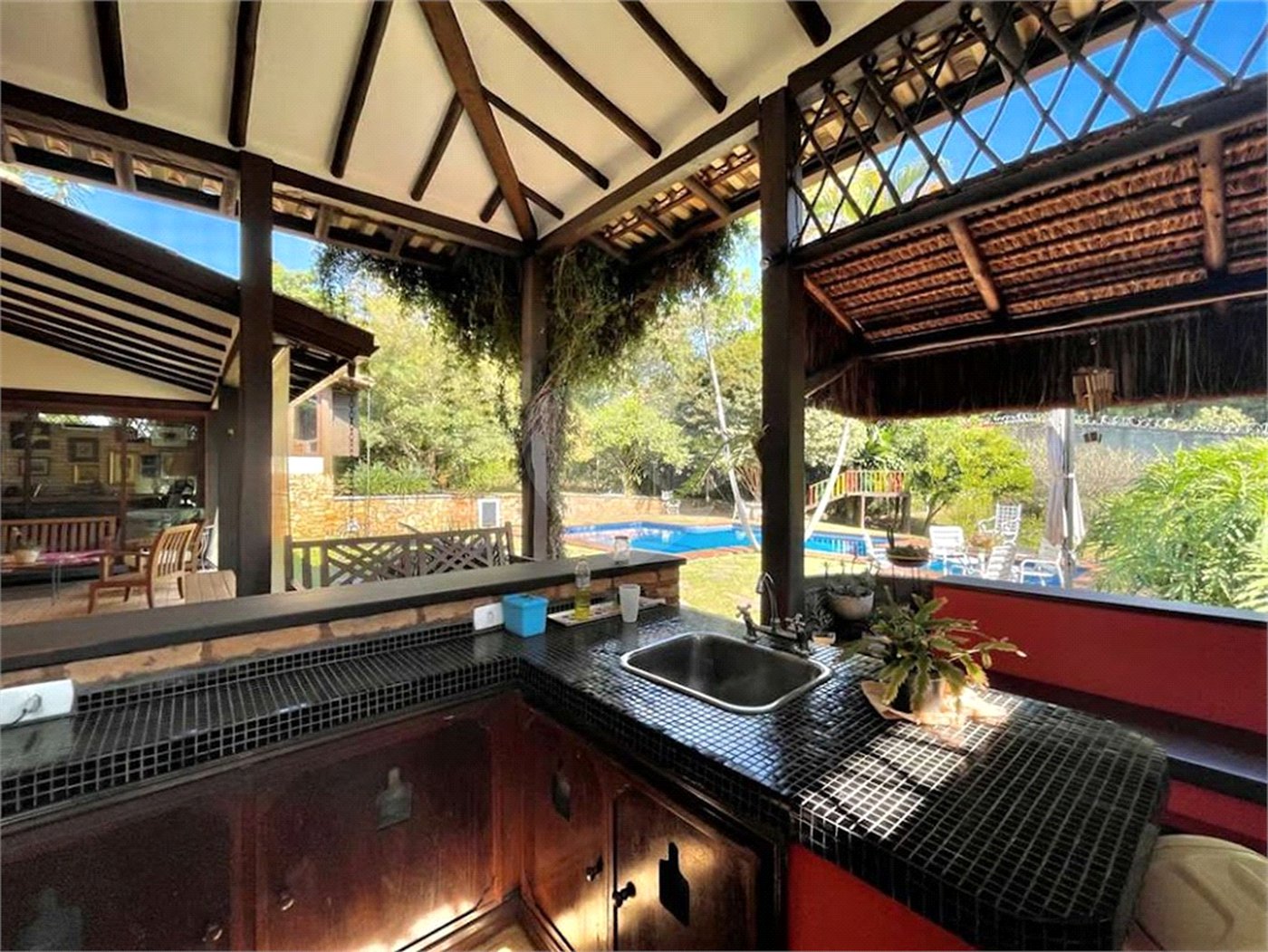 Casa à venda com 4 suítes no condomínio Jardim Mediterrâneo, Cotia - SP