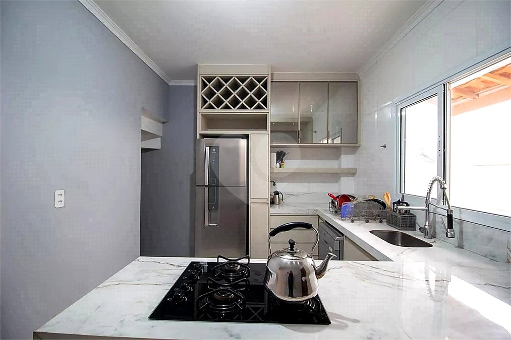 Casa à venda com 2 quartos no condomínio Karolyne, Votorantim - SP