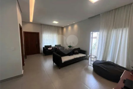 Casa à venda com 5 quartos, sendo 1 suíte, no condomínio Portal da Serra, São José dos Campos - SP