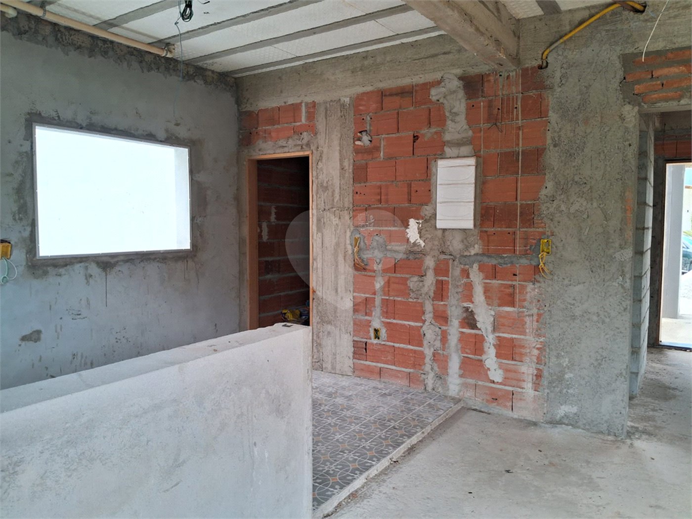 Casa à venda com 3 quartos, sendo 1 suíte, no condomínio Mosaico da Serra, Mogi das Cruzes - SP