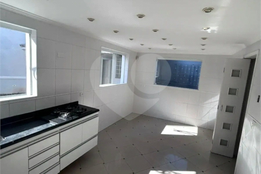 Sobrado à venda com 4 quartos, sendo 2 suítes, em Tremembé, São Paulo, SP
