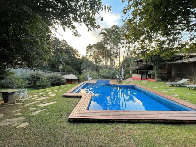 Casa à venda com 4 suítes no condomínio Jardim Mediterrâneo, Cotia - SP