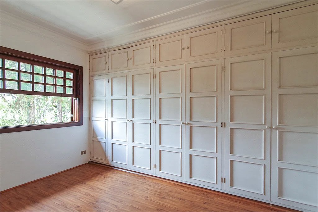 Casa à venda com 4 quartos, sendo 3 suítes,  no condomínio Vila das Flores, São Paulo - SP
