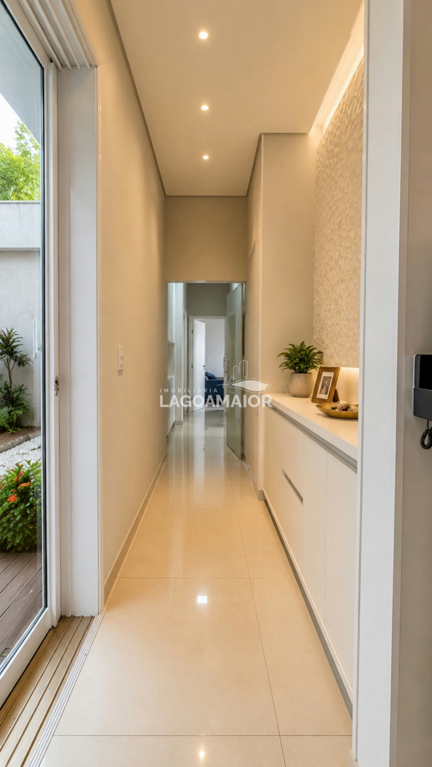 Casa à venda com 3 quartos, sendo 1 suíte,  no condomínio Portal Das Àguas, Três Lagoas - MS