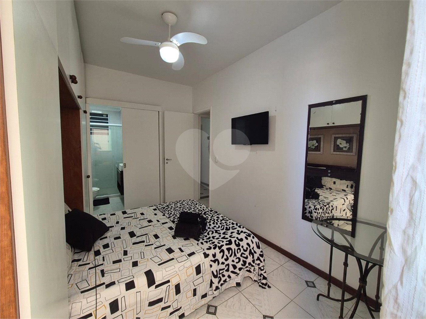 Apartamento à venda com 3 quartos, sendo 1 suíte,  no Centro, Cabo Frio, RJ