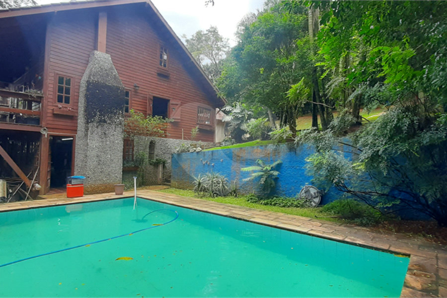 Casa à venda com 4 quartos, sendo 2 suítes, no condomínio Associação Reserva das Hortênsias, Mairiporã - SP