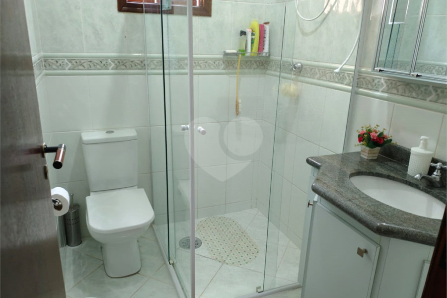 Casa à venda com 4 quartos, sendo 2 suítes,  em Country Residencial Felix, Bom Jesus dos Perdões, SP