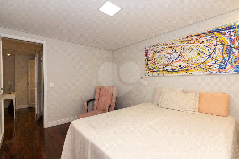 Apartamento à venda com 3 quartos, sendo 1 suíte,  em Vila Uberabinha, São Paulo, SP