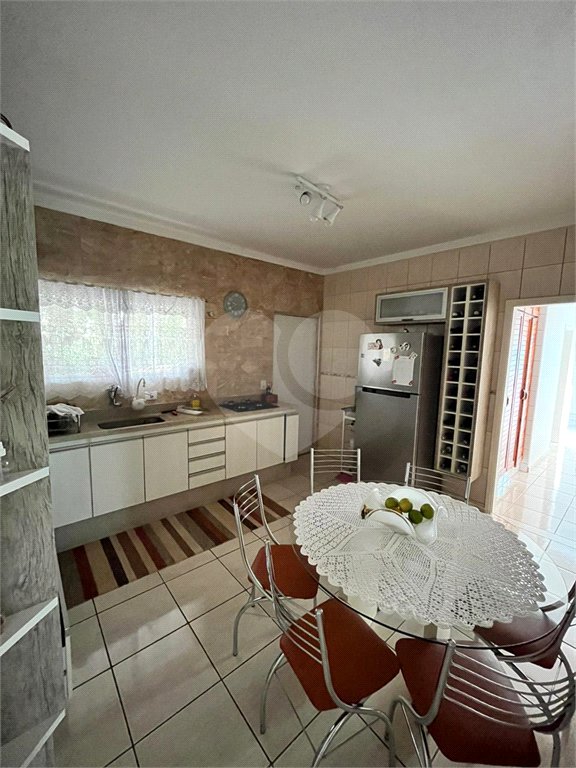 Casa à venda com 3 quartos, sendo 1 suíte, no condomínio Portal do Sabiá, Araçoiaba da Serra - SP