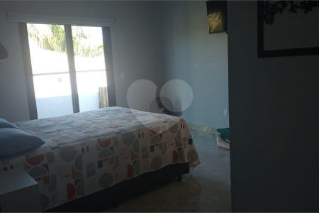 Casa à venda com 3 quartos, sendo 1 suíte,  no condomínio Village da Serra, Araçoiaba da Serra - SP