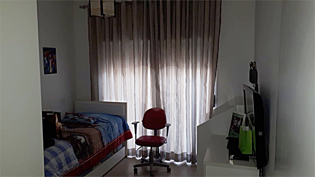 Casa à venda com 4 quartos, sendo 2 suítes, no condomínio Cond Residencial Villagio da Serra, São Paulo - SP