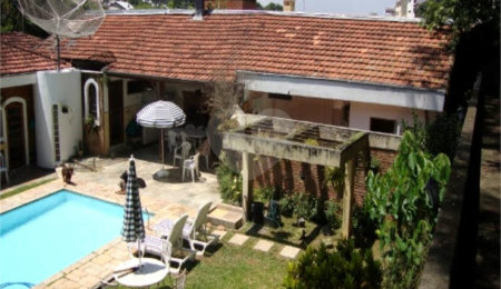 Casa Térrea à venda com 4 quartos, sendo 2 suítes,  em Vila Albertina, São Paulo, SP