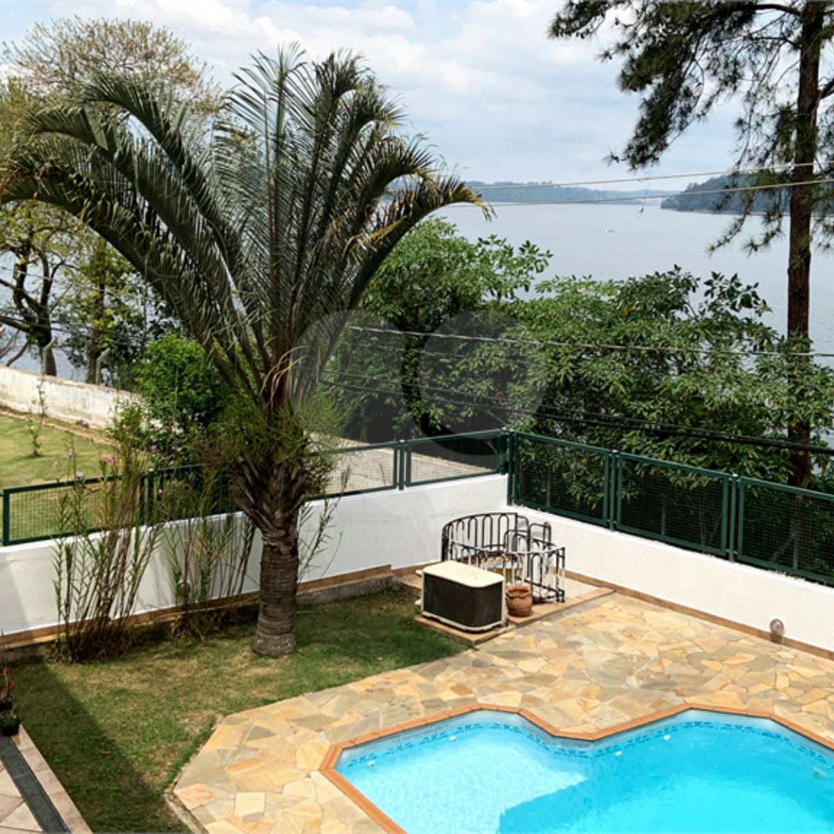 Sobrado à venda com 5 suítes em Guarapiranga, São Paulo, SP