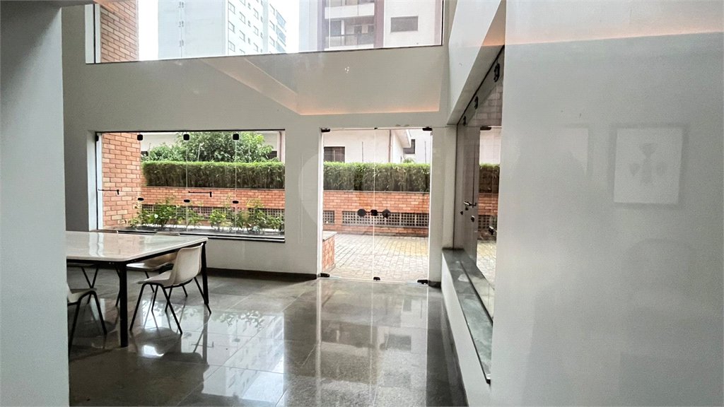 Apartamento à venda com 3 suítes em Moema, São Paulo, SP