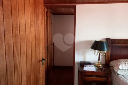 Casa à venda com 5 quartos, sendo 4 suítes, em Jardim São Bento, São Paulo, SP